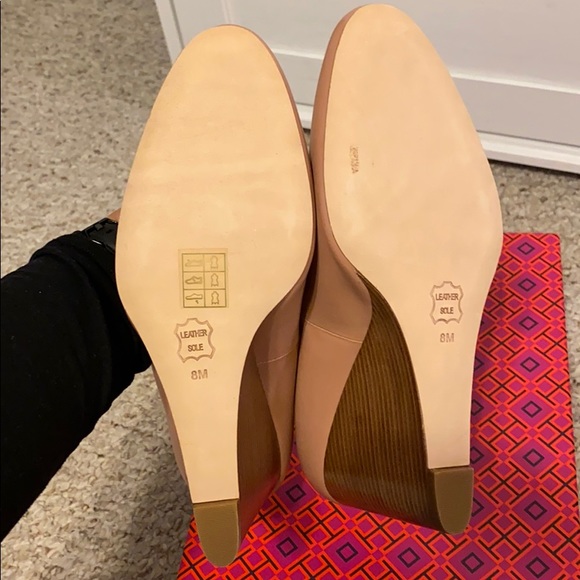 NWT Tory Burch Lowell Wedge in light oak. Sz 8 - Picture 5 of 5